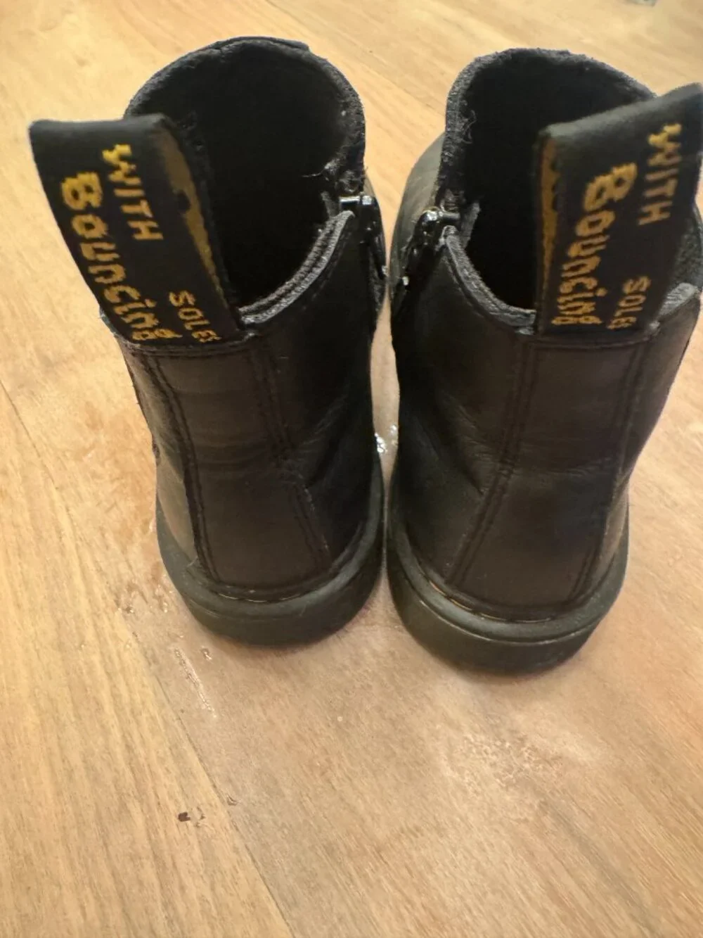 Dr. Martens Chelsea Boot Black Leather Side Zip Youth 4